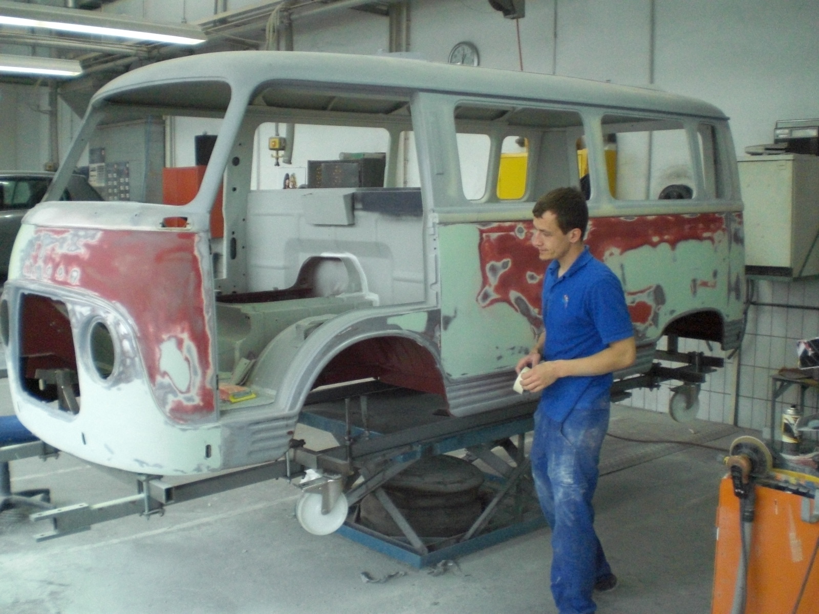 Restaurierung Oldtimer VW Bus